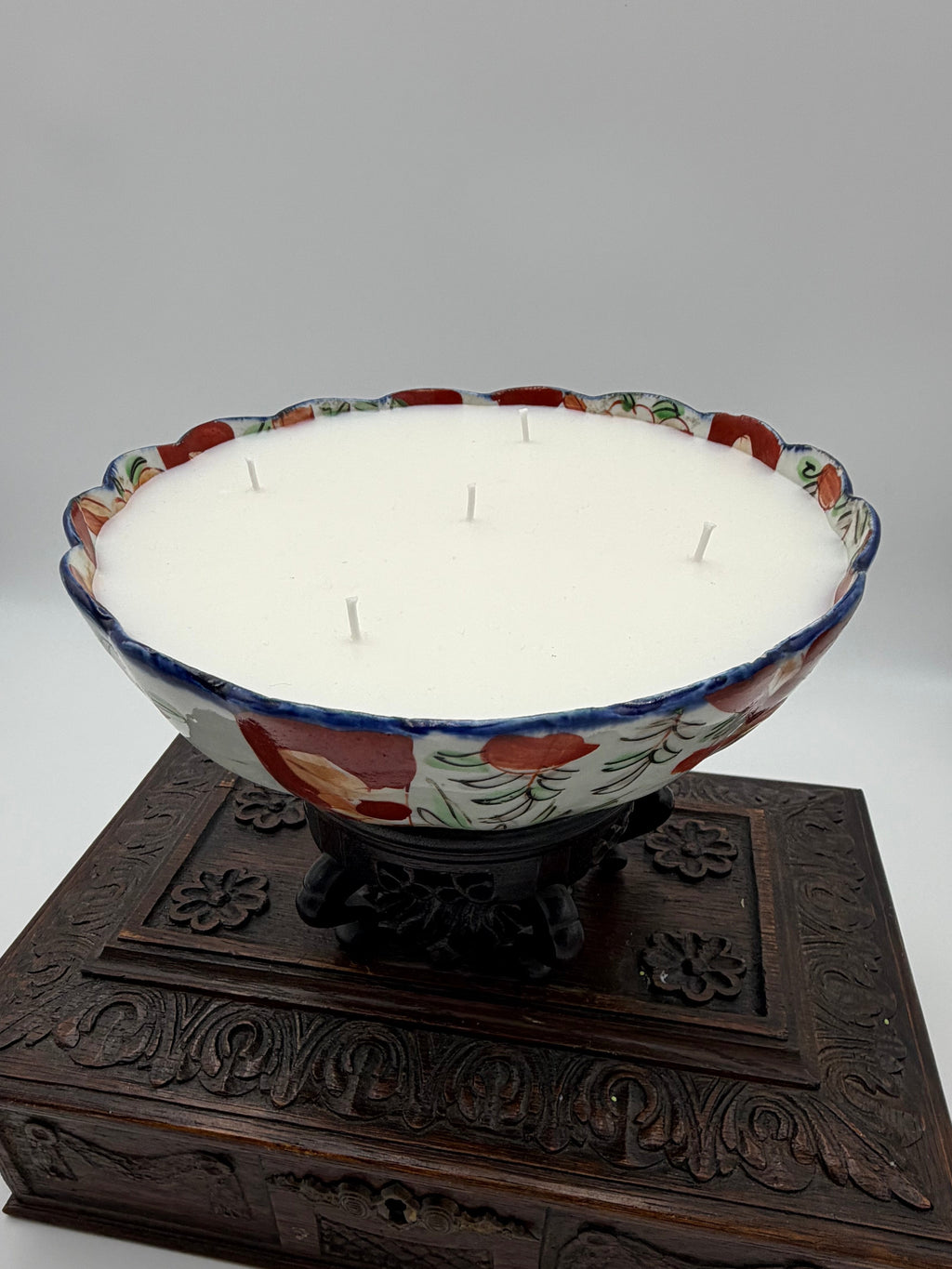 Antique Japanese Imari Bowl with Scalloped Edge