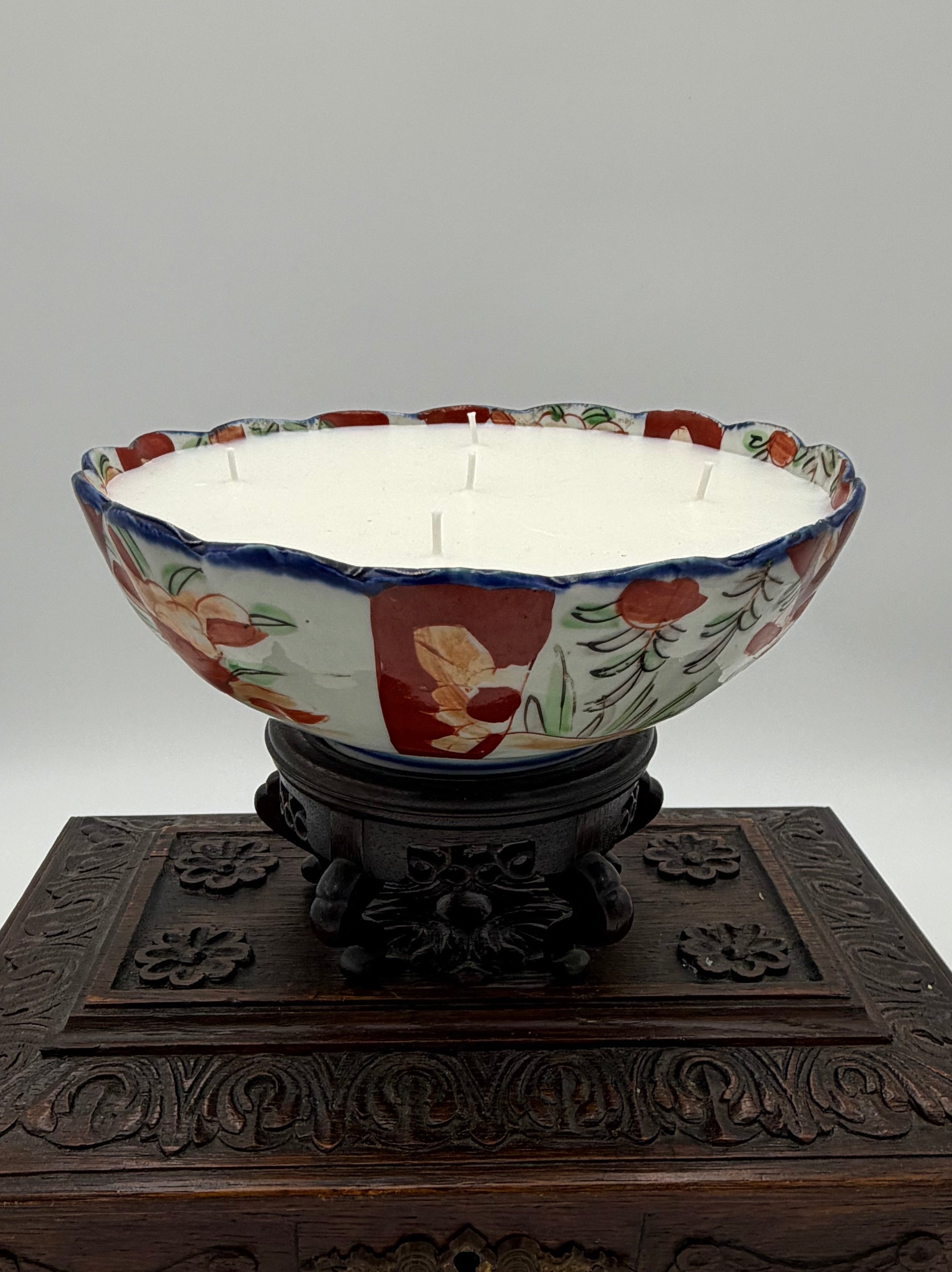 Antique Japanese Imari Bowl with Scalloped Edge