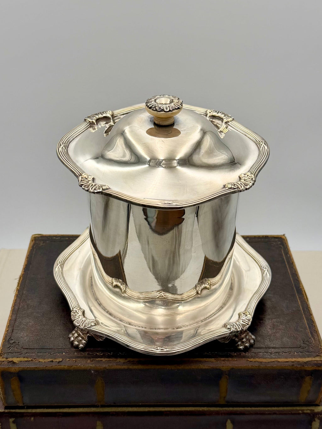 Antique Walker & Hall Sheffield England Silver-Plated Footed Biscuit Barrel
