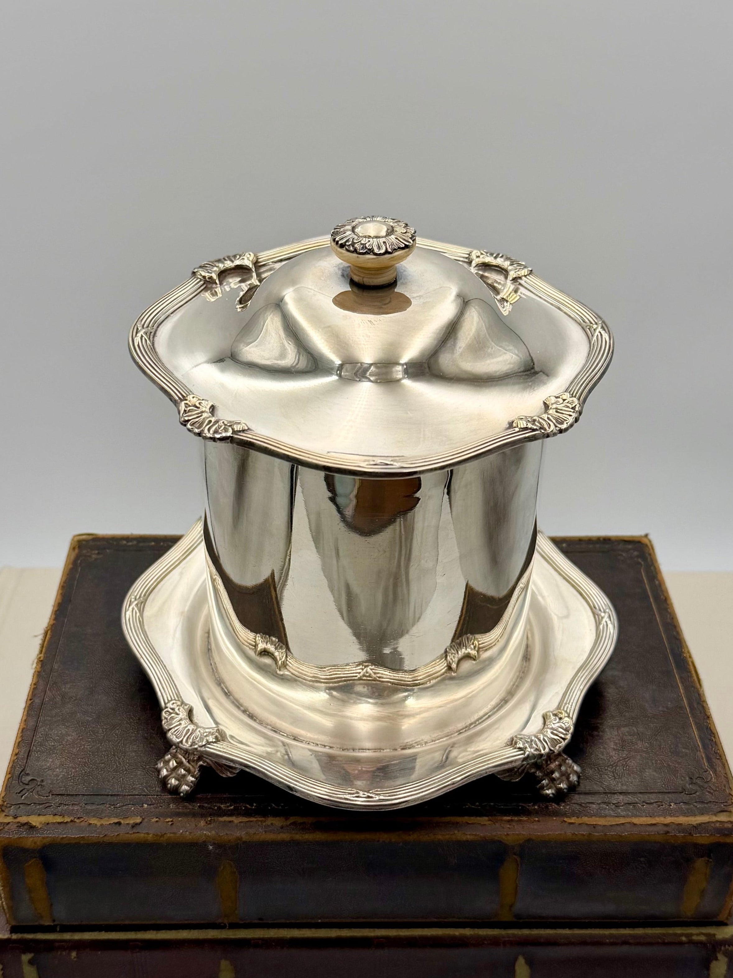 Antique Walker & Hall Sheffield England Silver-Plated Footed Biscuit Barrel