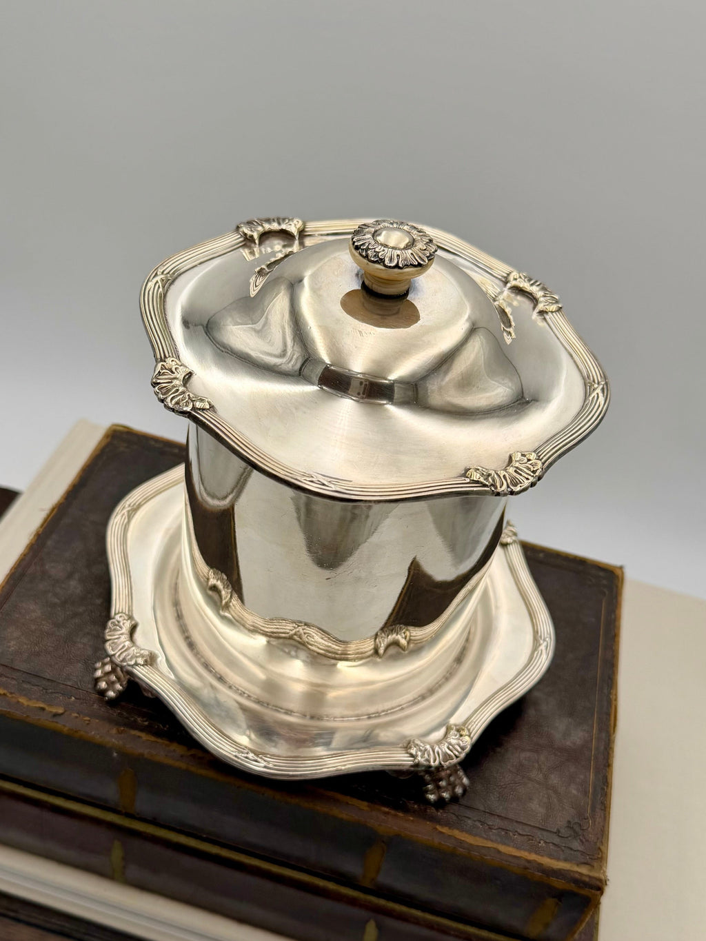 Antique Walker & Hall Sheffield England Silver-Plated Footed Biscuit Barrel
