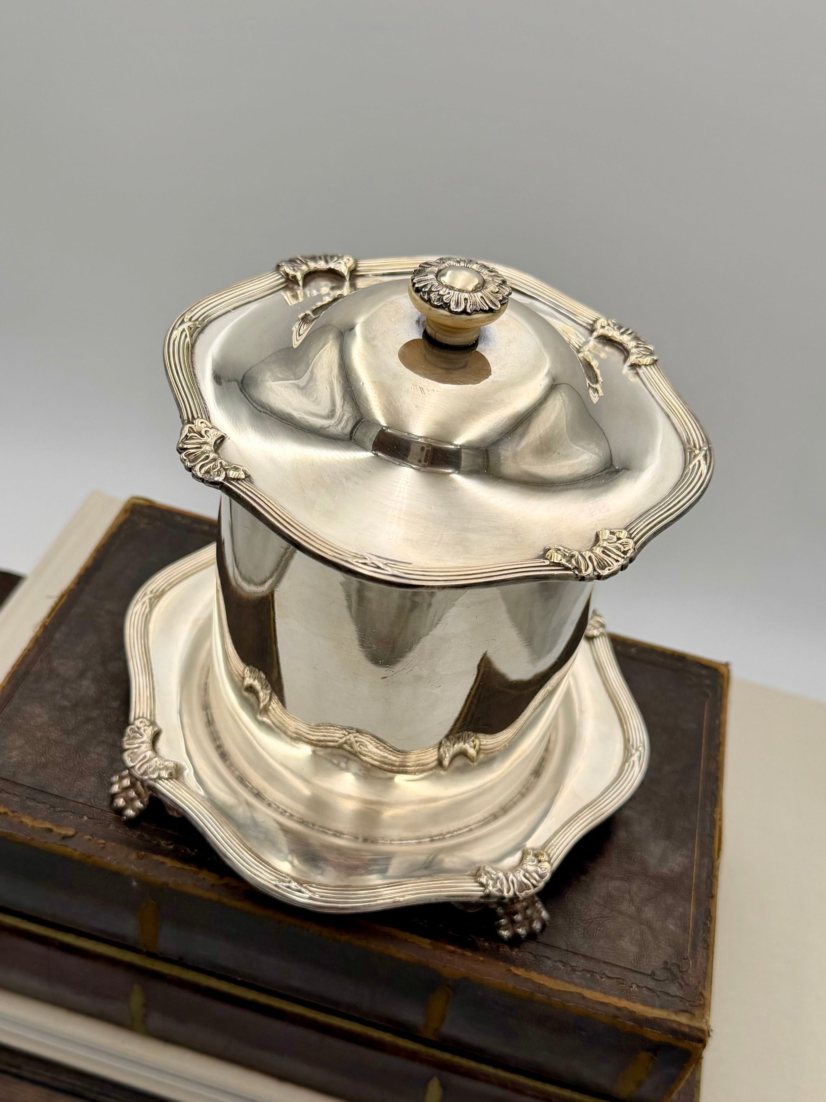 Antique Walker & Hall Sheffield England Silver-Plated Footed Biscuit Barrel