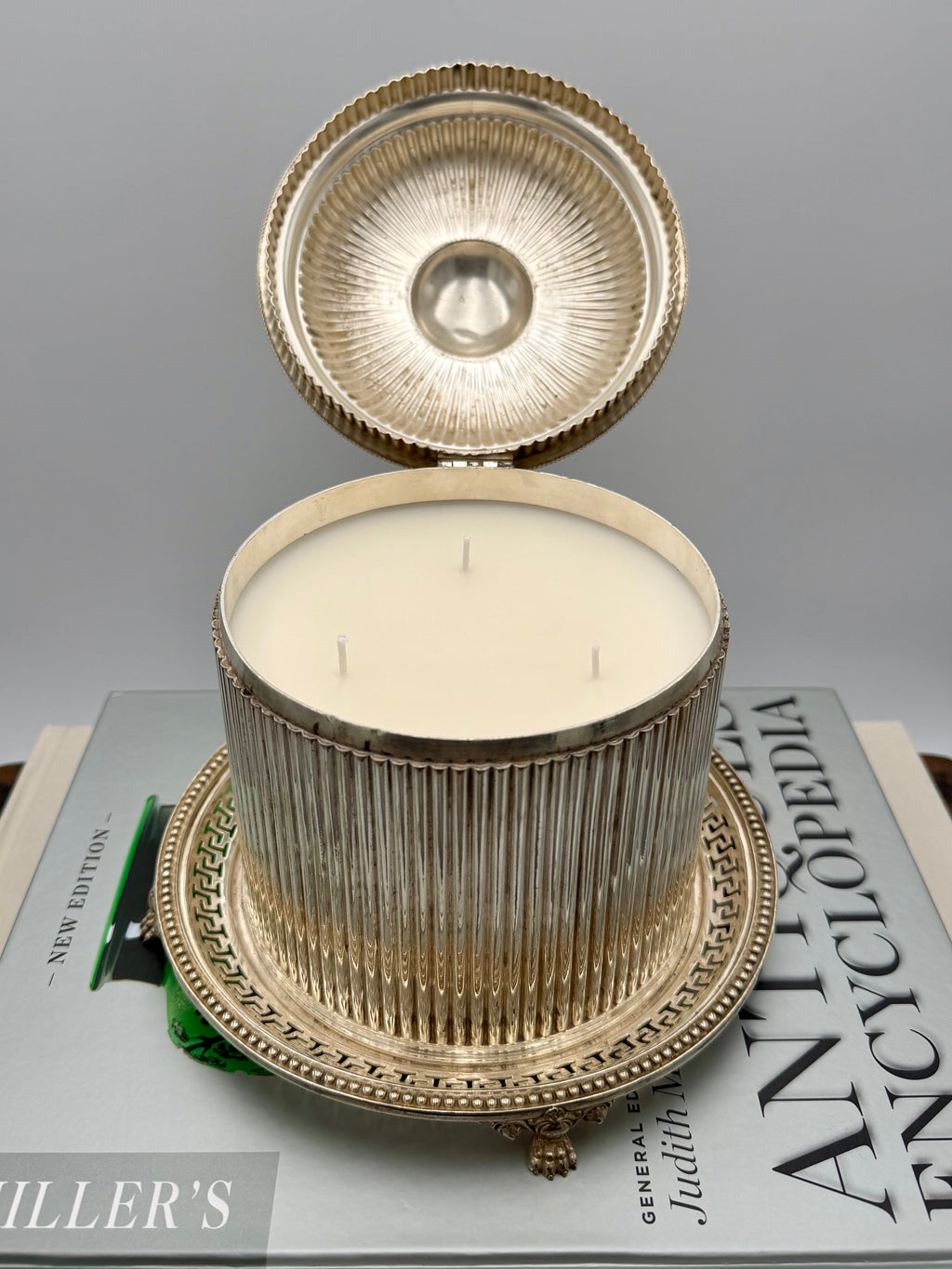 Antique Victorian Silver-Plated Biscuit Barrel of Reeded Cylindrical Form on a Pierced Circular Stand with Raised Paw Feet - Birmingham 1866 by Cartwright & Woodard