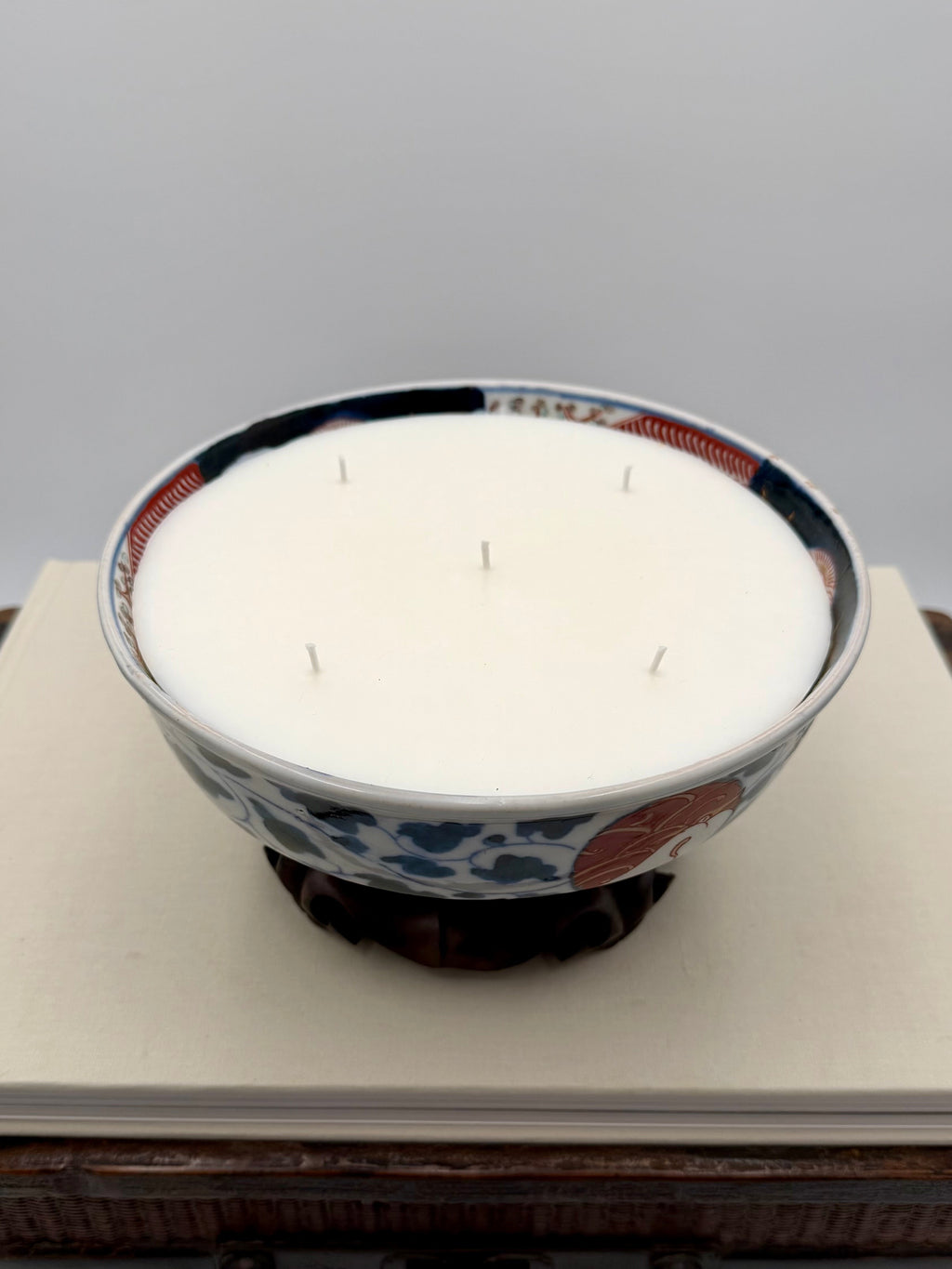 Antique Japanese Imari Porcelain Pedestal Bowl from the Early 18th Century