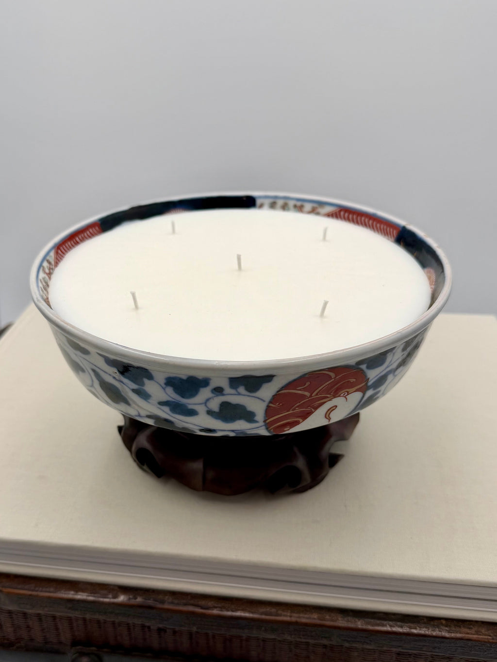 Antique Japanese Imari Porcelain Pedestal Bowl from the Early 18th Century