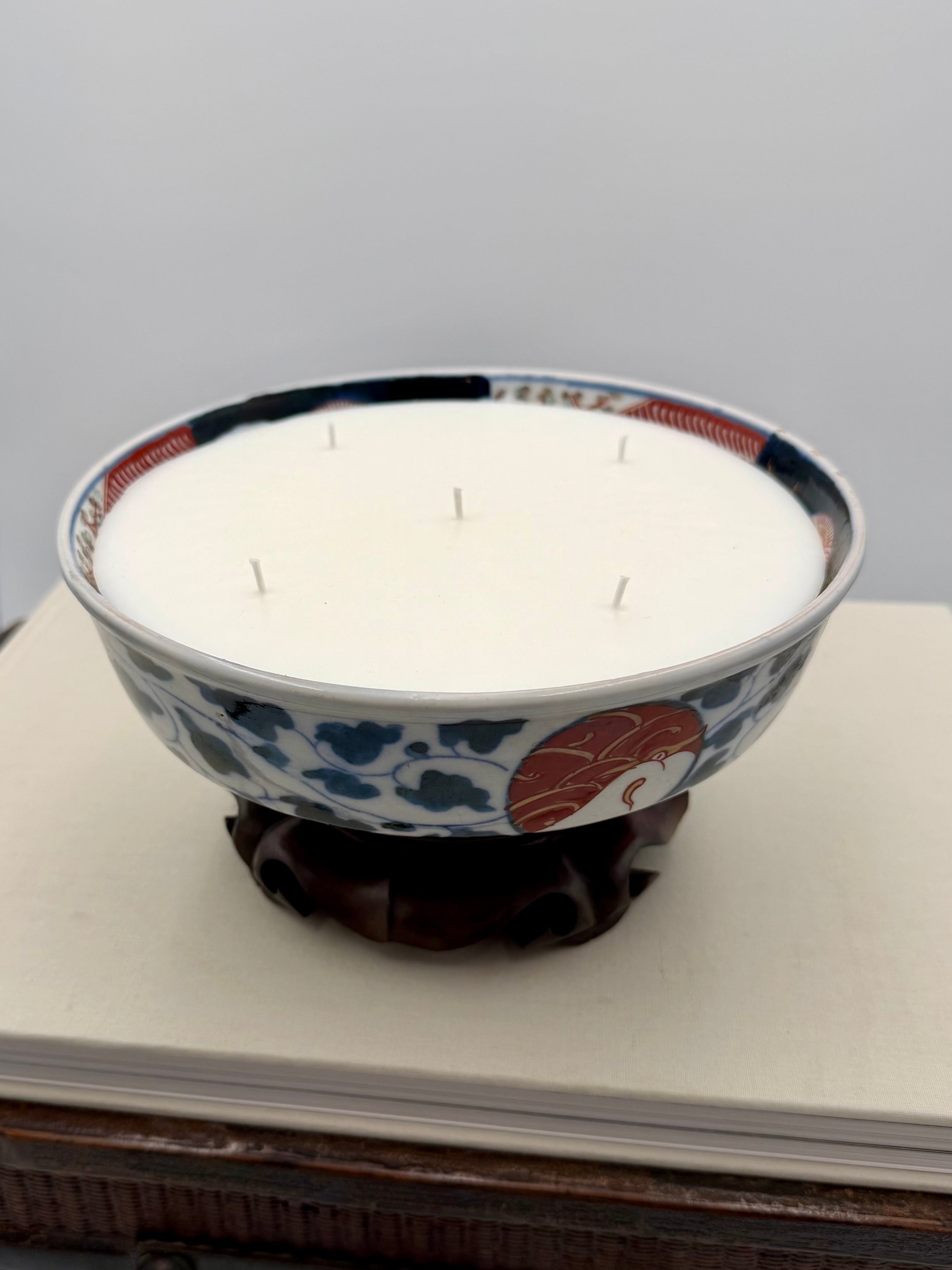 Antique Japanese Imari Porcelain Pedestal Bowl from the Early 18th Century