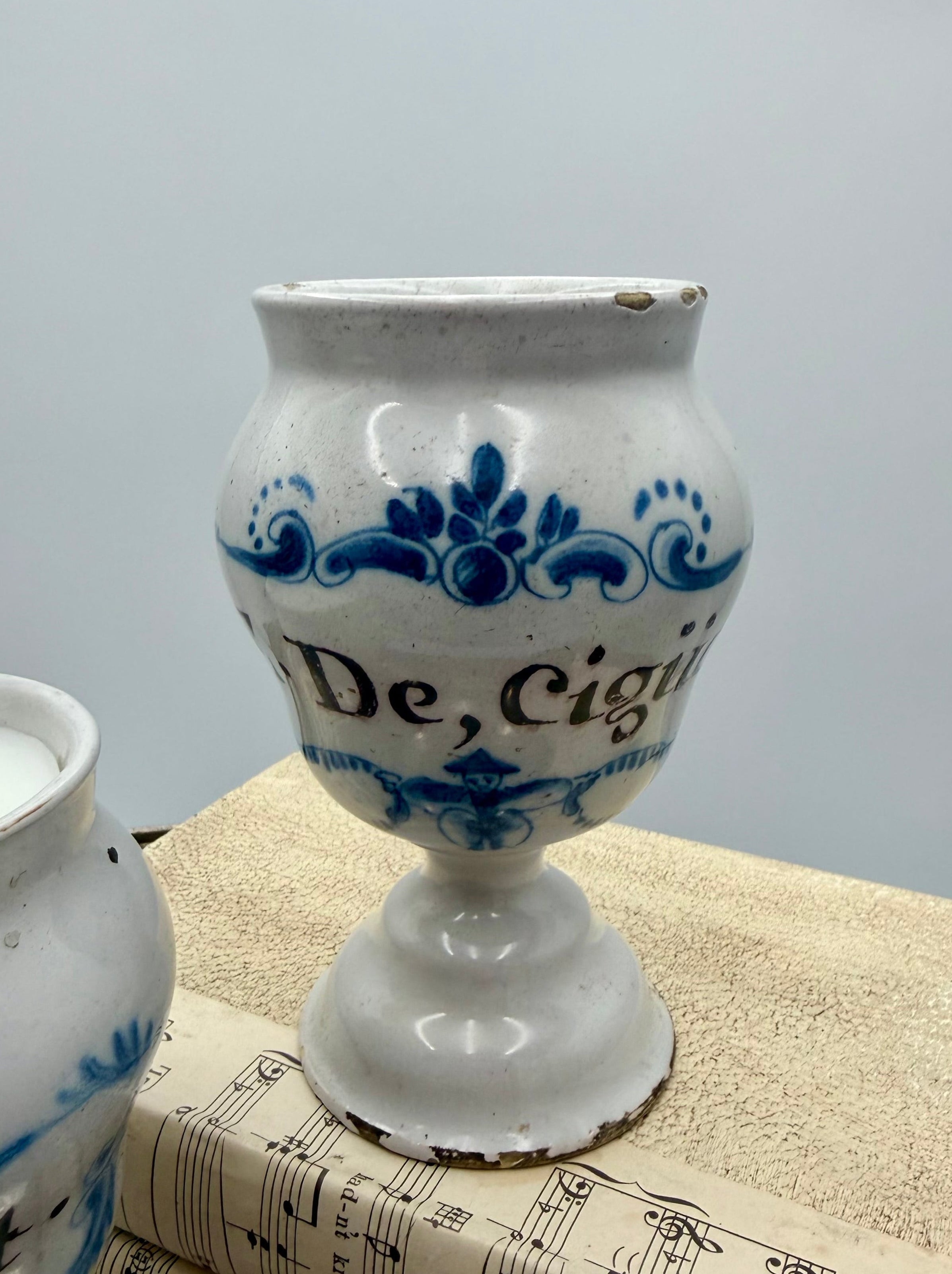 Antique French Delft Apothecary Jar from 1720 - De, Cigiie