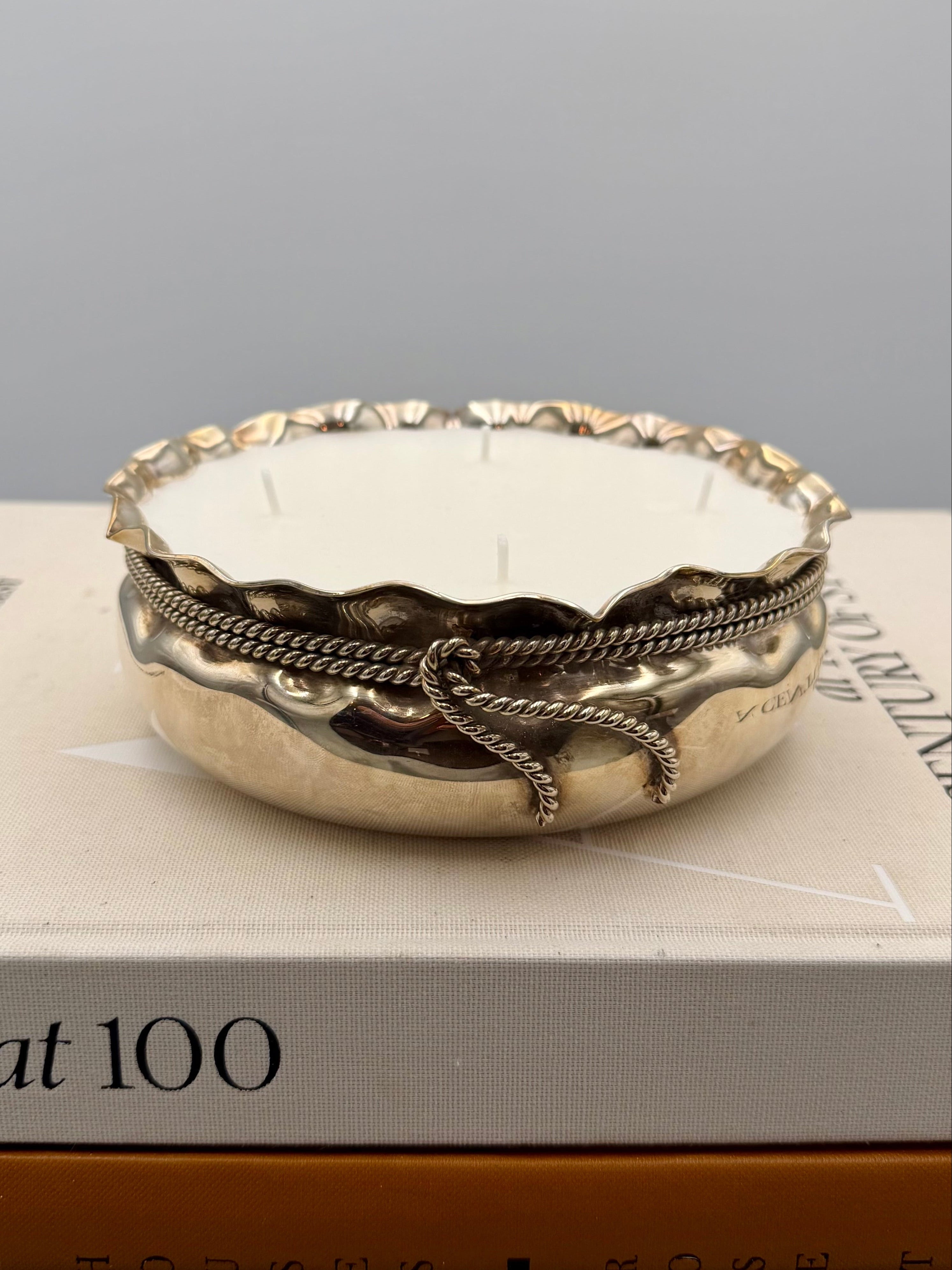 Silver-Plated Bowl with a Ruffled Edge and Twisted Rope Detail - Made in Italy