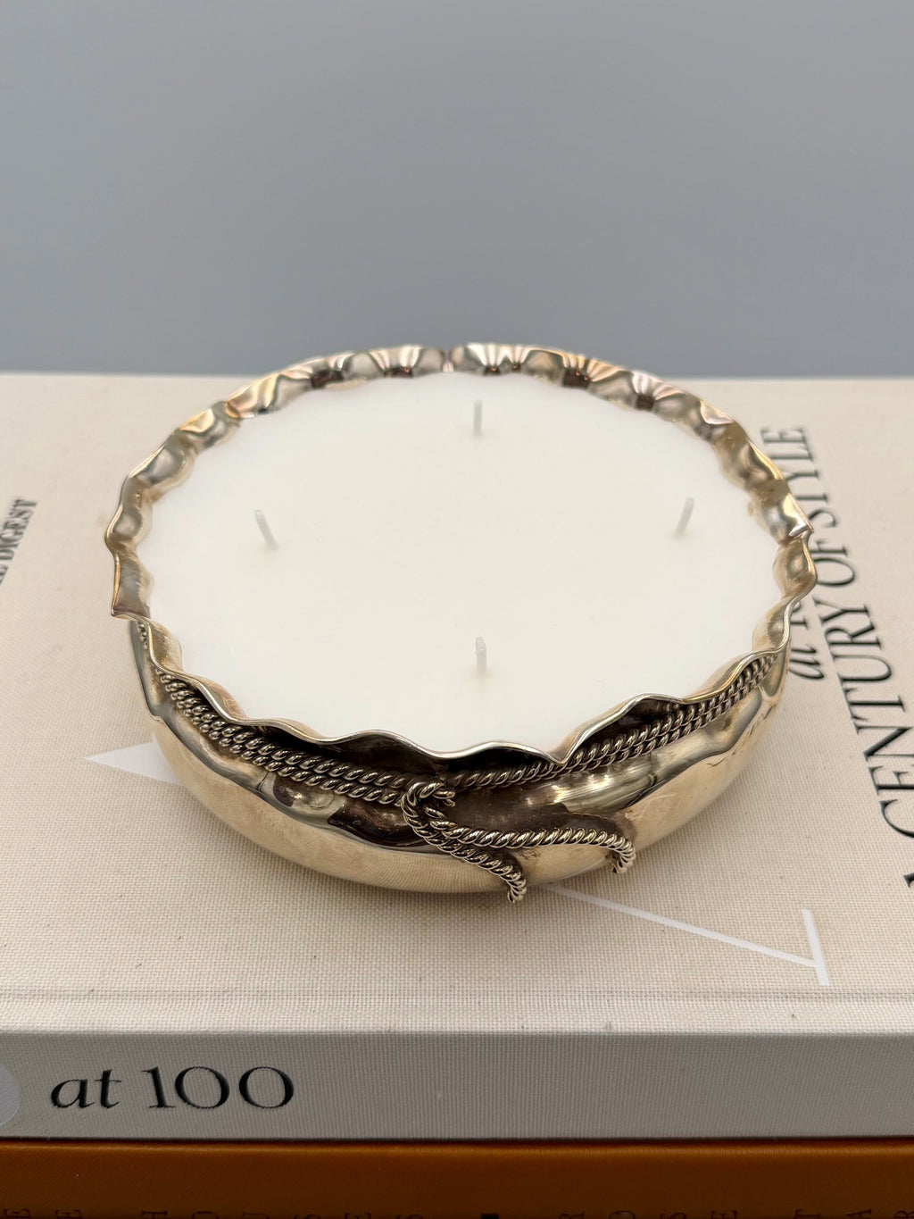 Silver-Plated Bowl with a Ruffled Edge and Twisted Rope Detail - Made in Italy