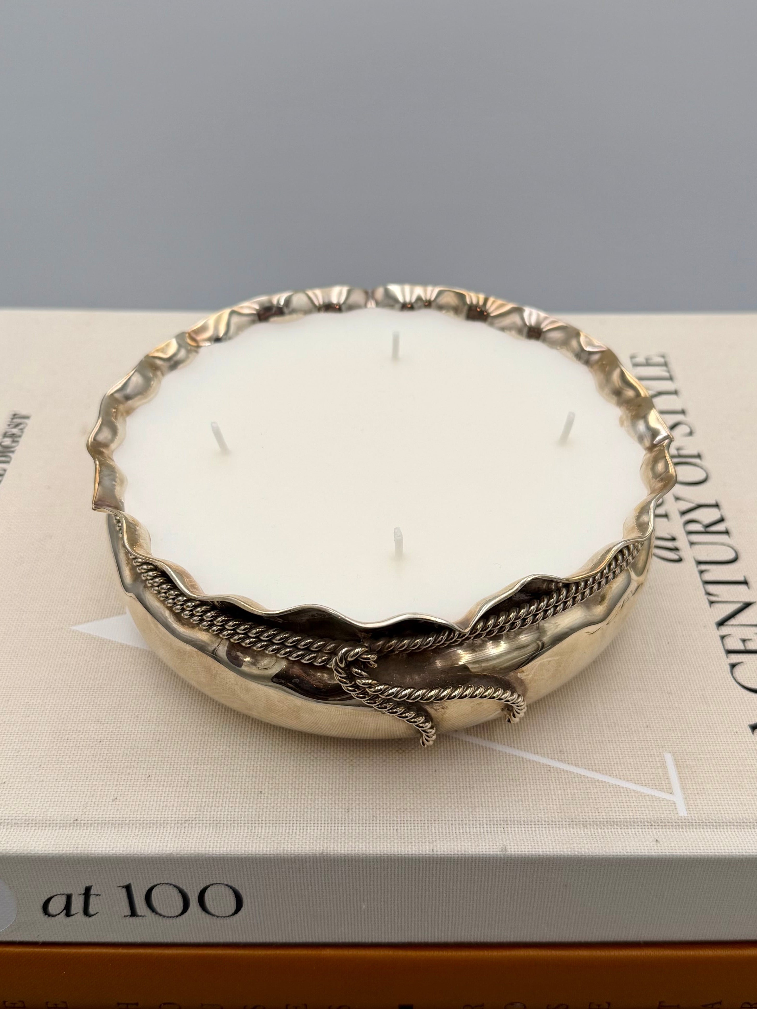 Silver-Plated Bowl with a Ruffled Edge and Twisted Rope Detail - Made in Italy