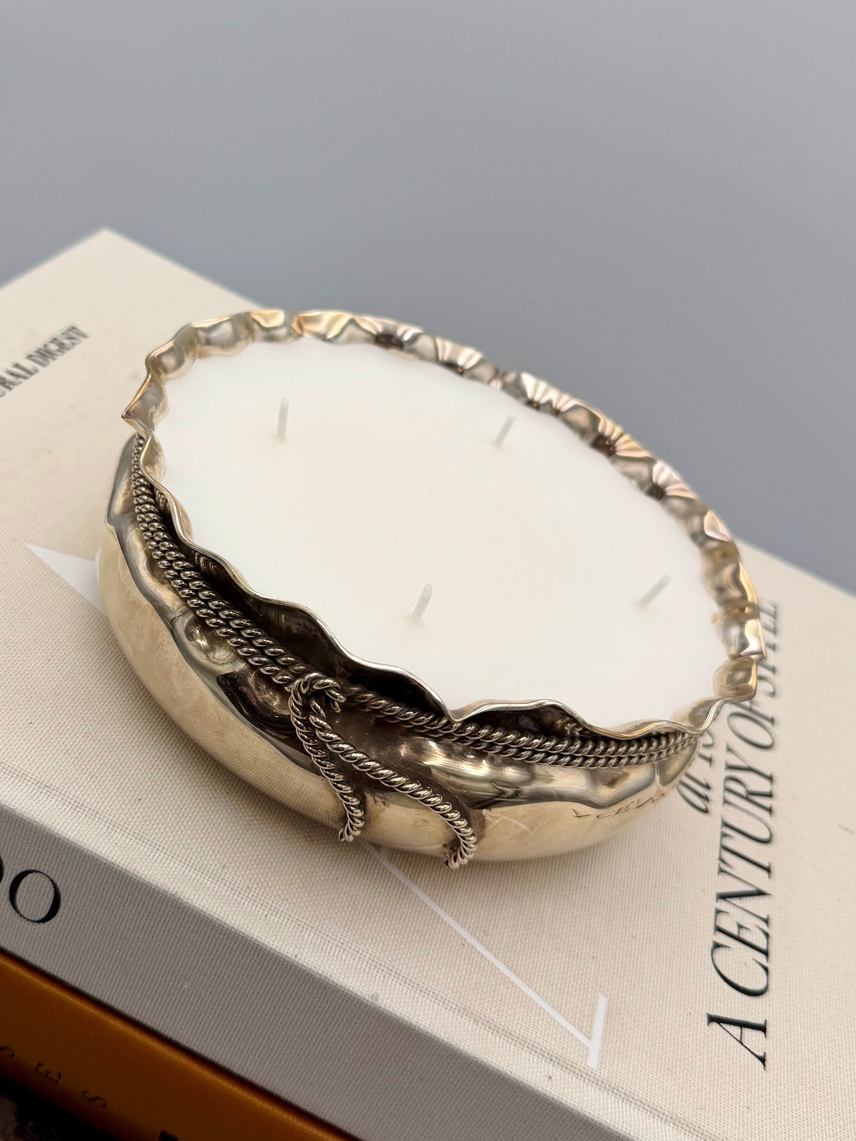 Silver-Plated Bowl with a Ruffled Edge and Twisted Rope Detail - Made in Italy